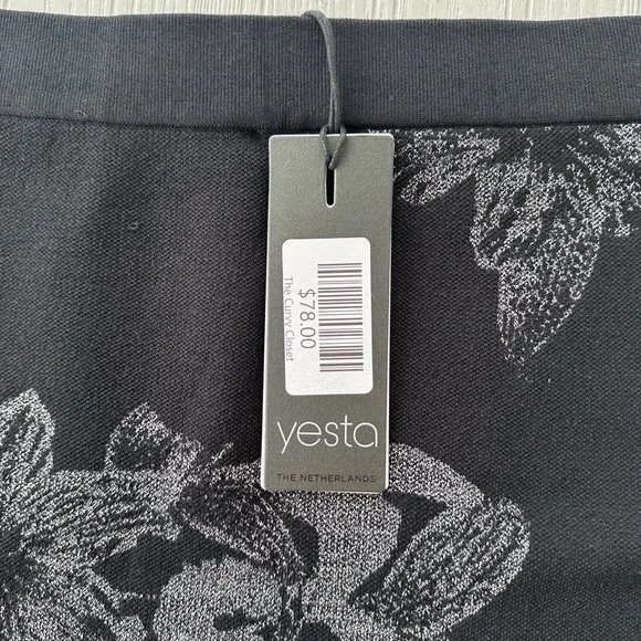 yesta black floral knit sweater skirt size 14,16,18,20 - Picture 3 of 6
